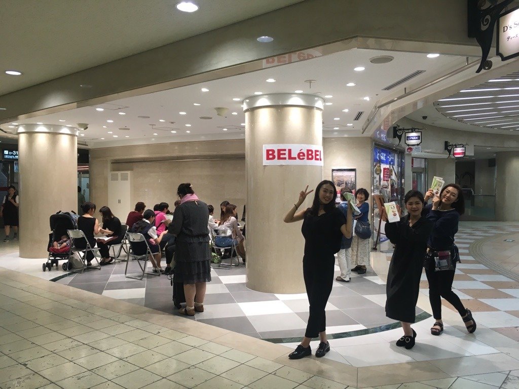 ネイルアートの無料体験会（ベルェベル美容専門学校主催）