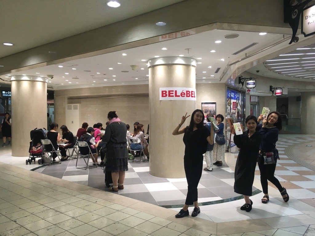 ネイルアートの無料体験会（ベルェベル美容専門学校主催）