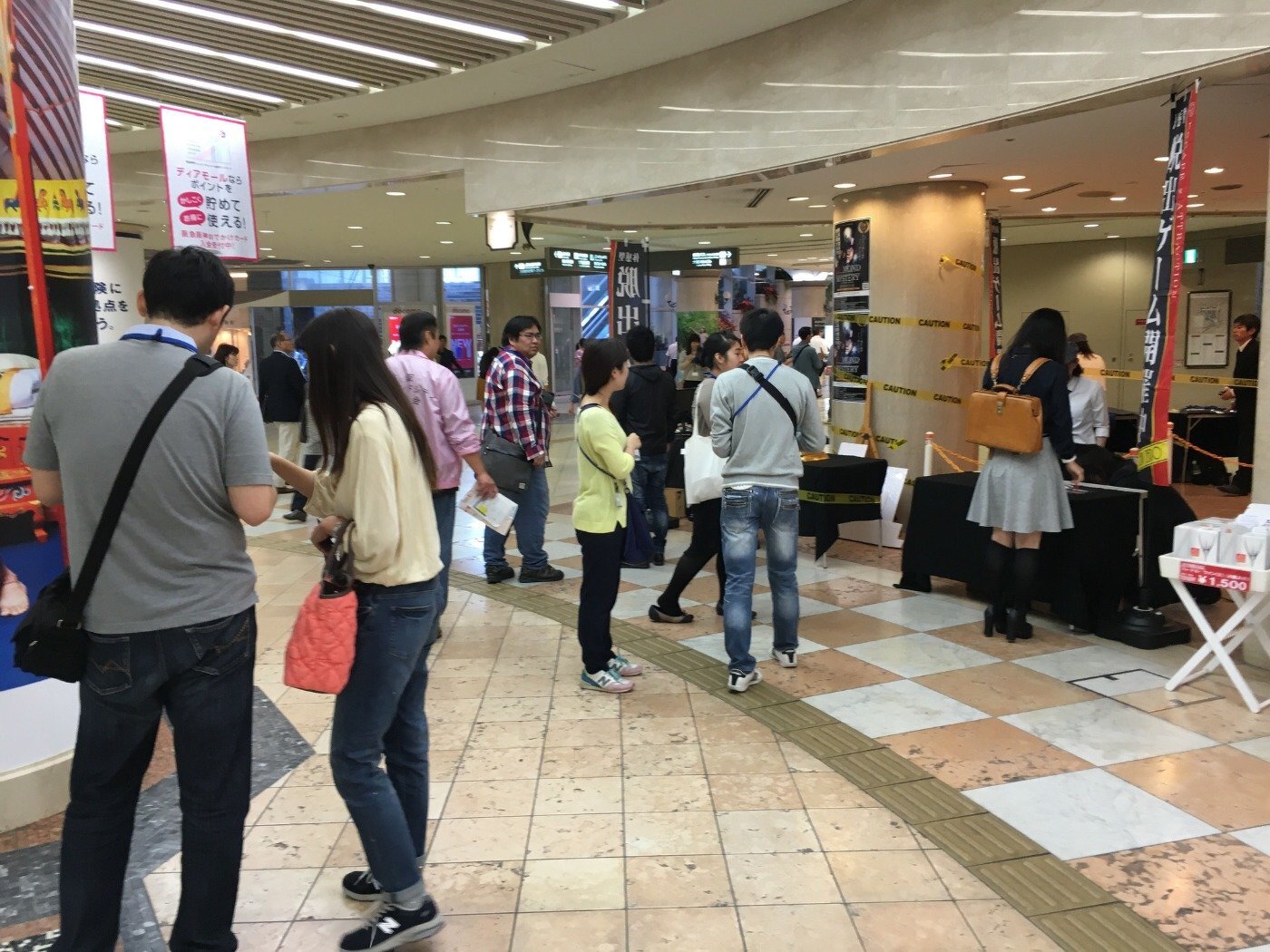 「体感型脱出ゲーム～DIAMOND MYSTERY 大いなる遺産と謎の少女～」受付会場　【主催】大阪ダイヤモンドシティ協議会/大阪ダイヤモンドフェスタ2015実行委員会【運営・制作】㈱フラップゼロ