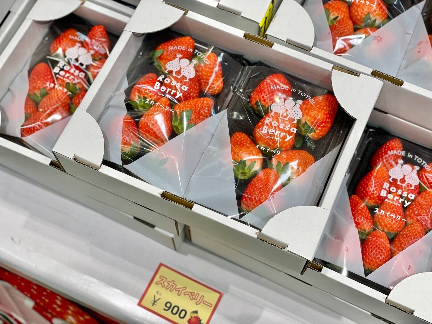 真っ赤な栃木のいちごの画像です。