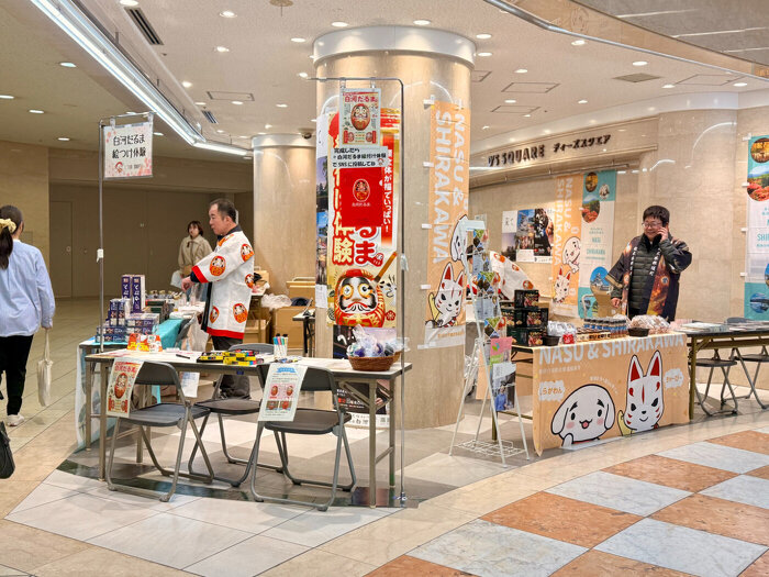 福島県白河市の名物「白河だるま」の絵付け体験ワークショップ